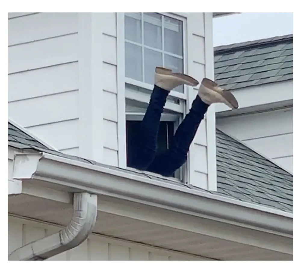 Lauren Bushnell Jokes That Chris Lane Is Taking His Santa Role Seriously