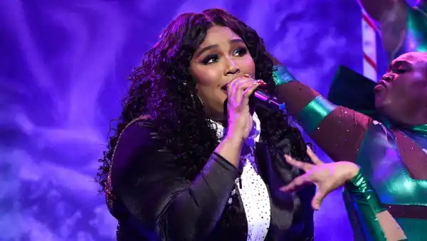 Lizzo's SNL Performance Looks