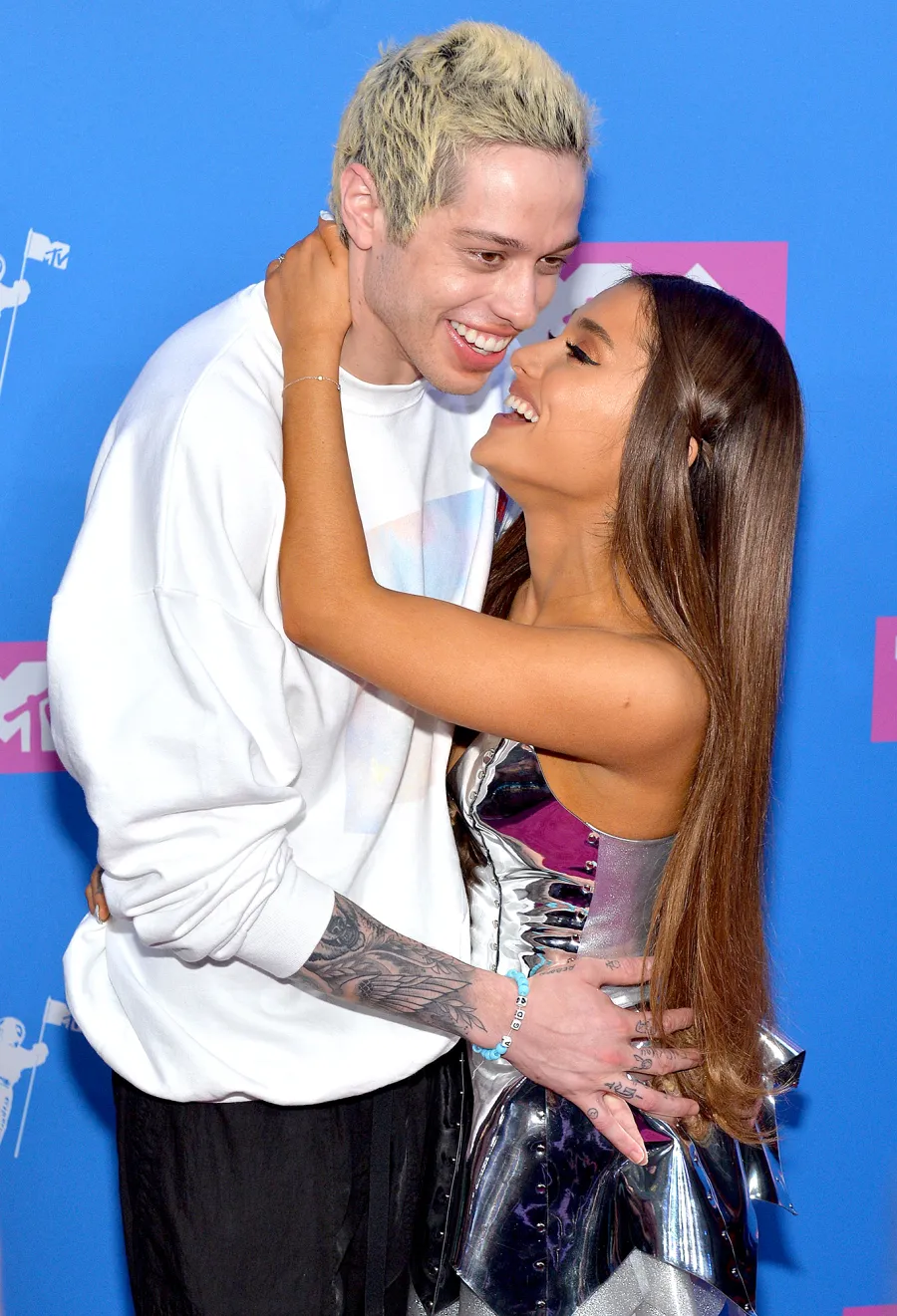 Pete-Davidson-and-Ariana-Grande-VMAs