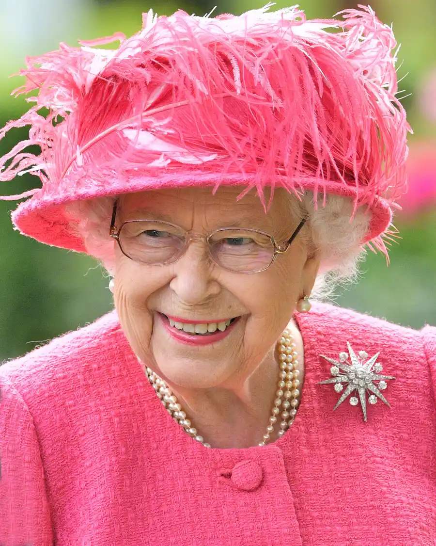 Queen Elizabeth II's Fanciest Brooches - Jardine