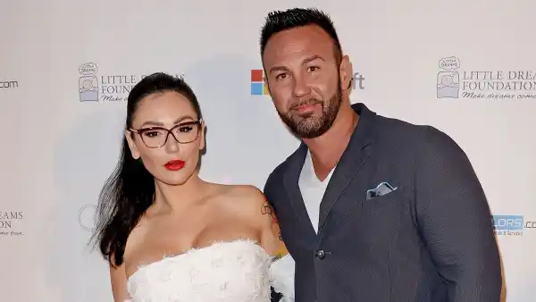 Roger-Matthews-and-Jenni-‘JWoww’-Farley-Not-Spending-Christmas-Together-2