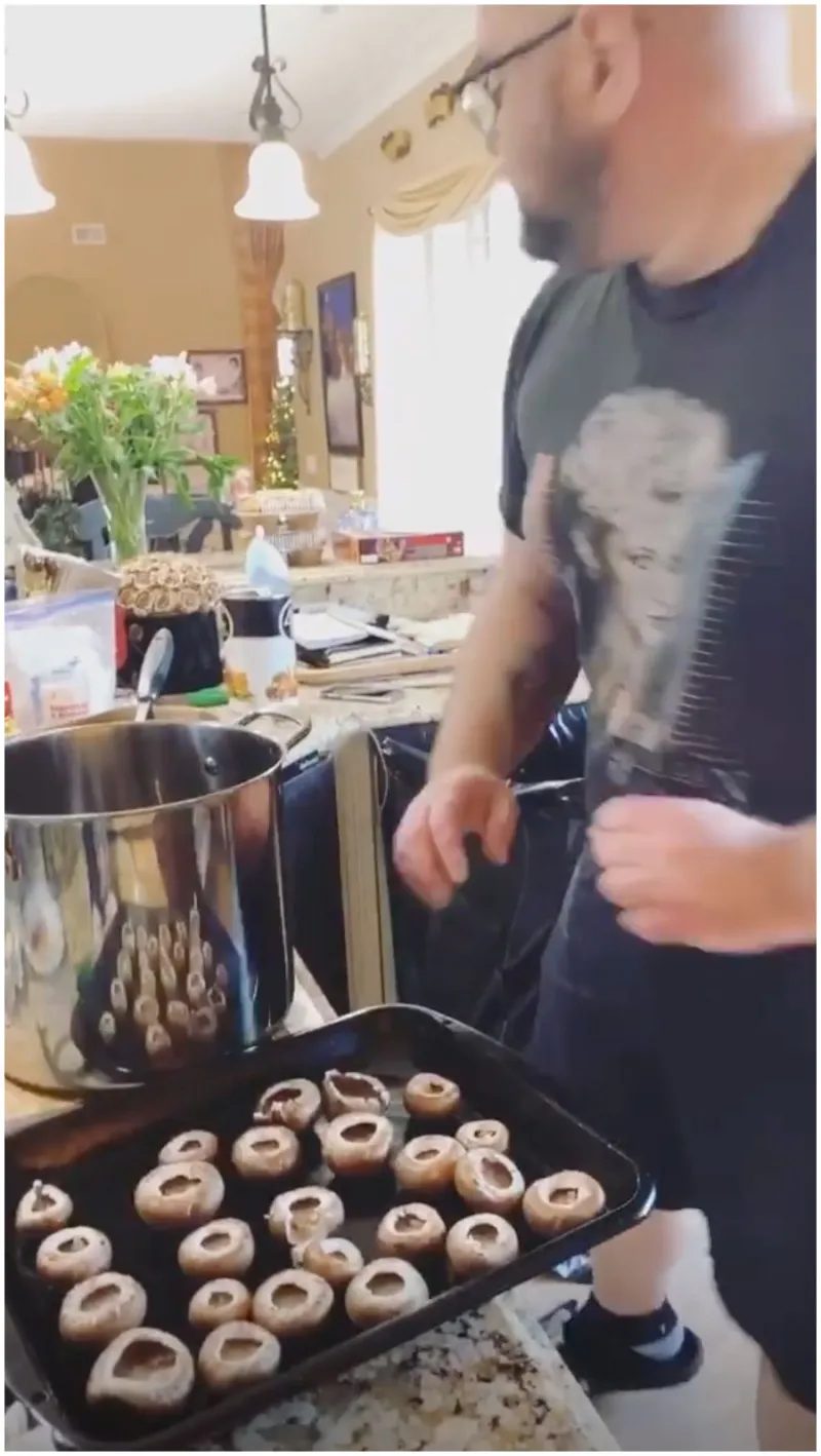 Snooki Cooks Christmas Eve Dinner With Jionni LaValle