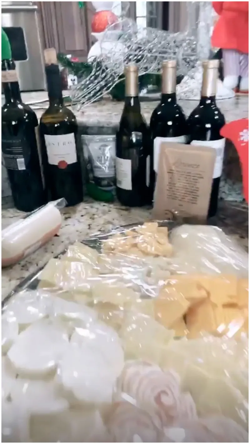 Snooki Cooks Christmas Eve Dinner With Jionni LaValle