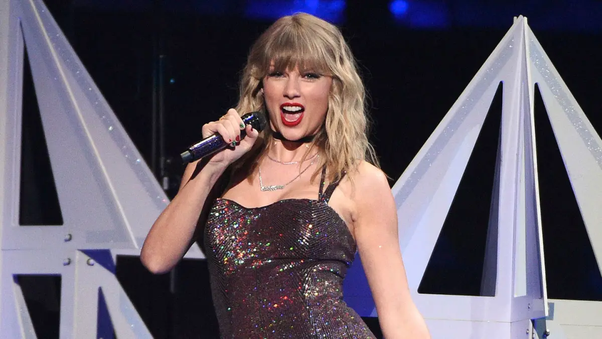 Taylor Swift 30th Birthday iHeartRadio Jingle Ball 2019