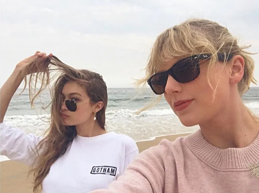 Taylor Swift’s Best Friends Wish Her Happy 30th Birthday