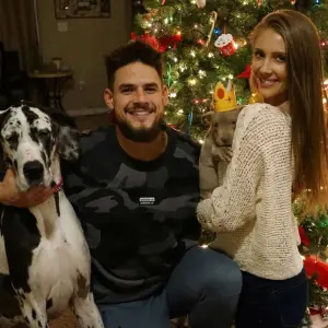 The-Challenge’s-Zach-Nichols-and-Jenna-Compono-Adopt-a-New-Puppy Luxury Handbag Shopping