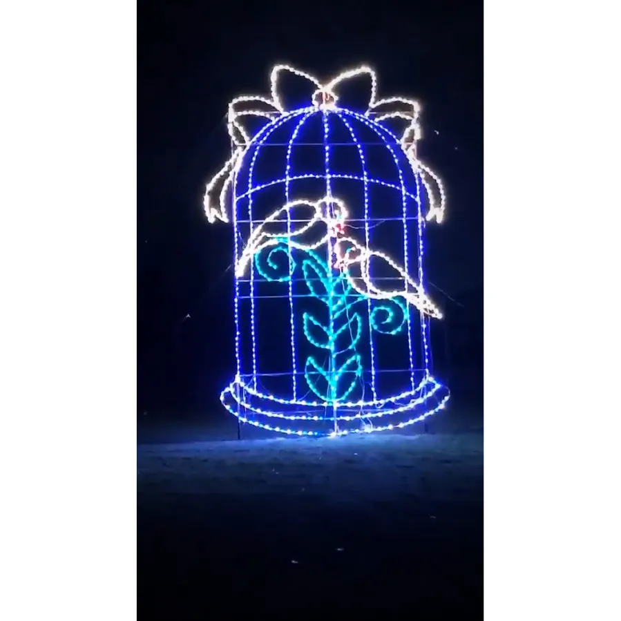 Tori-Roloff-Defends-Letting-Son-‘Hang-Out-the-Window’-to-Look-at-Christmas-Lights