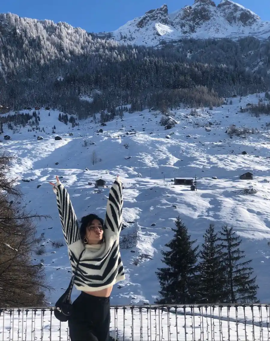 Vanessa Hudgens snow