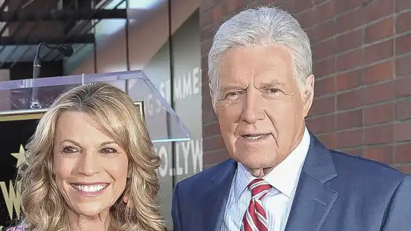 Vanna White Gives an Update on Alex Trebek’s Cancer Battle