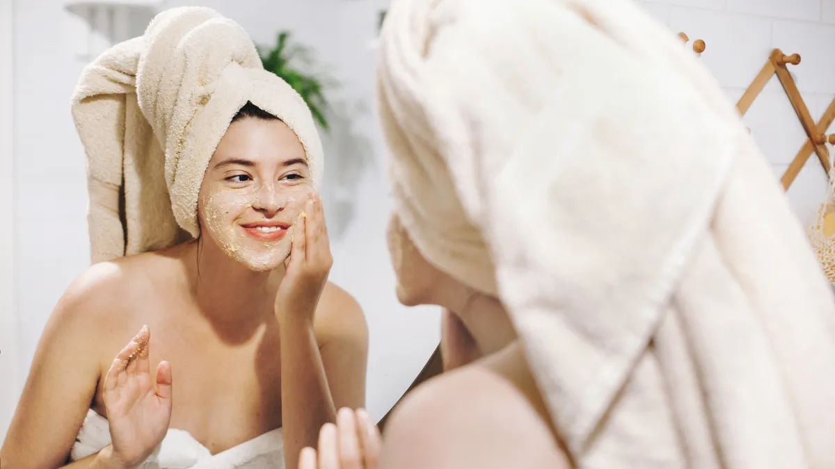 woman-exfoliating