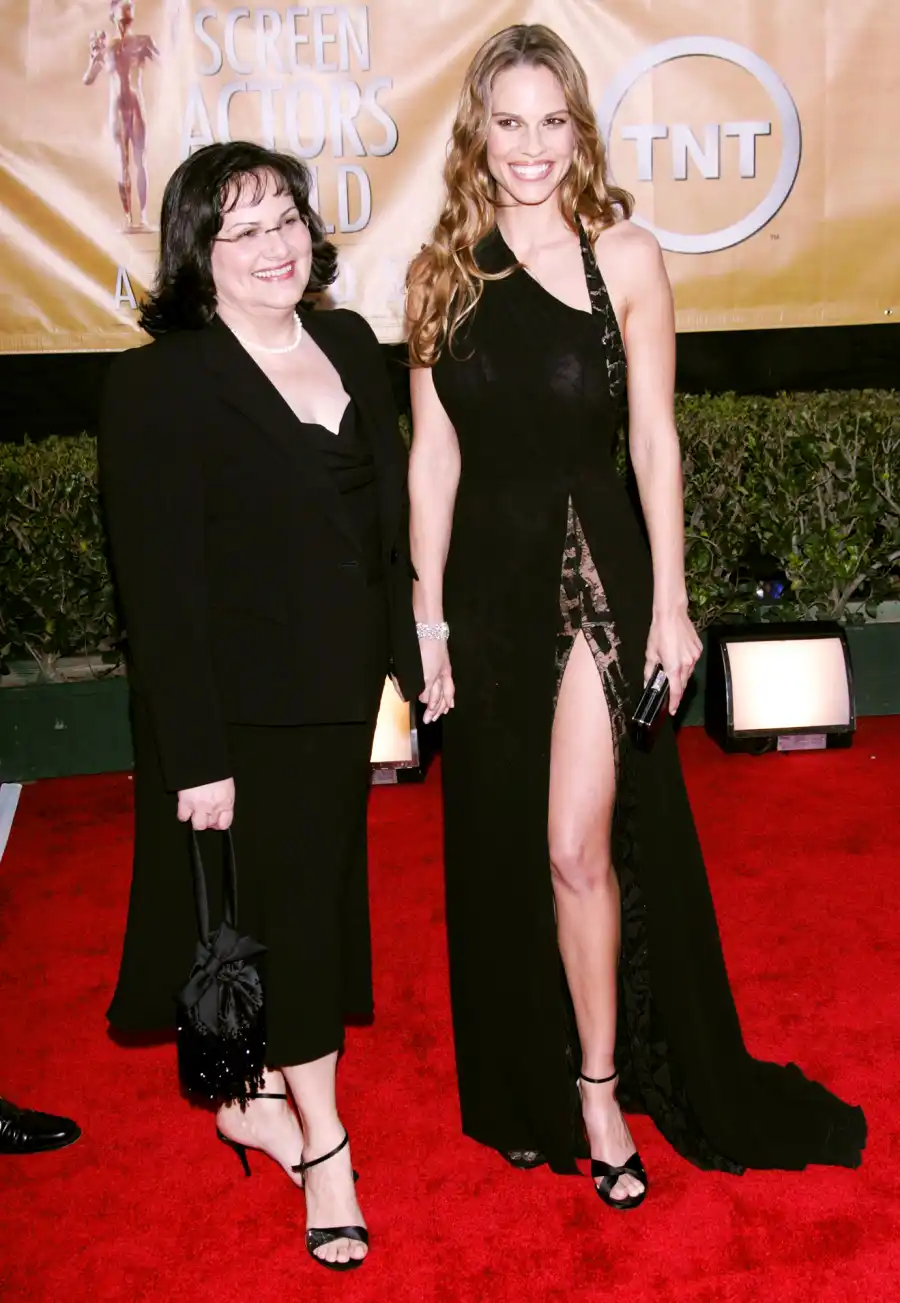 2005-Hilary-Swank-and-Mother-SAG-awards