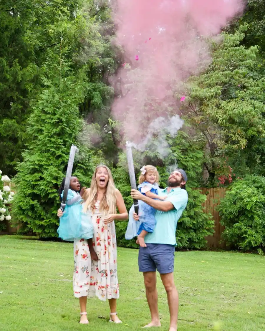 Thomas-Rhett-and-Lauren-Akins’-Sweetest-Moments-With-Their-Family