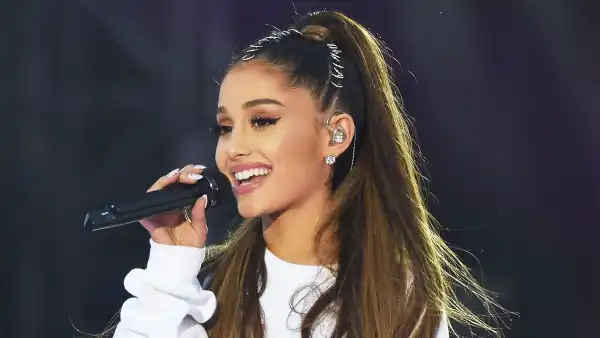 Ariana Grande Outfits Clapback