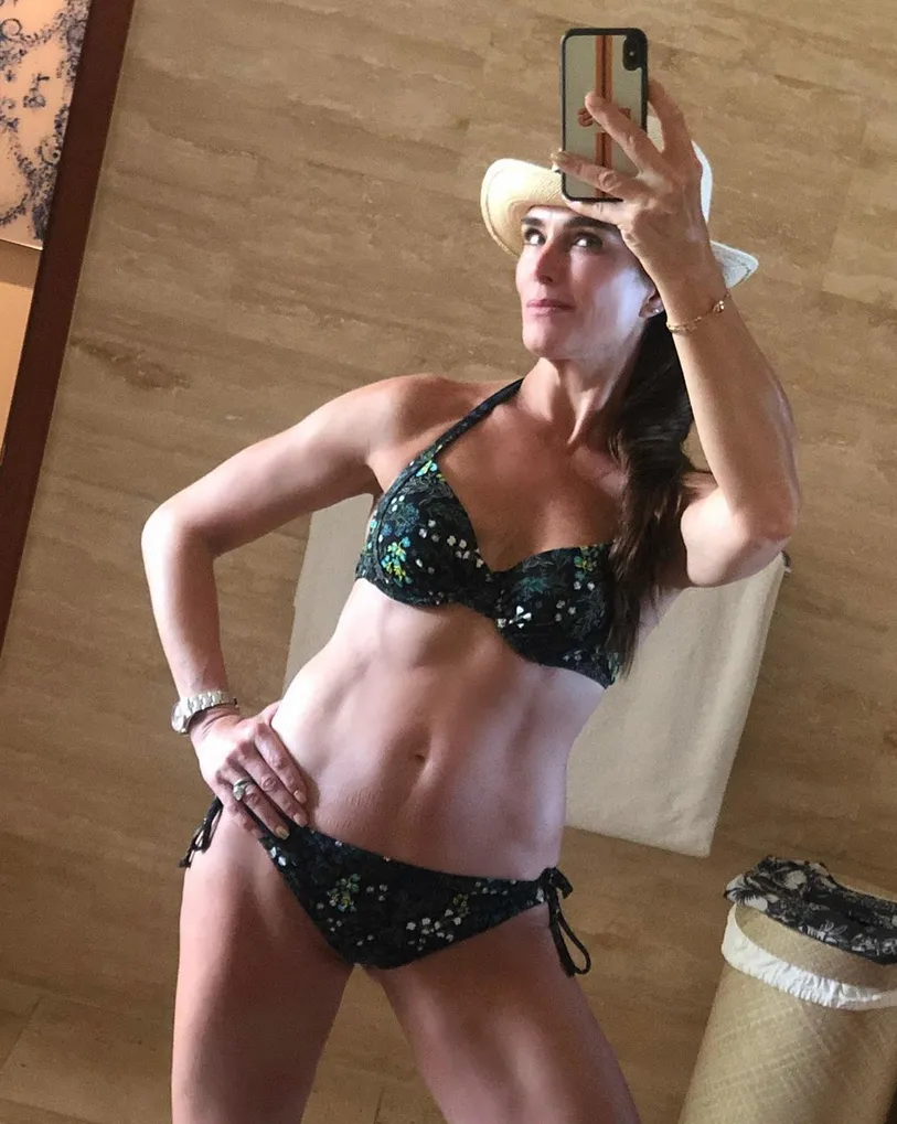 Brooke-Shields-bikini-abs
