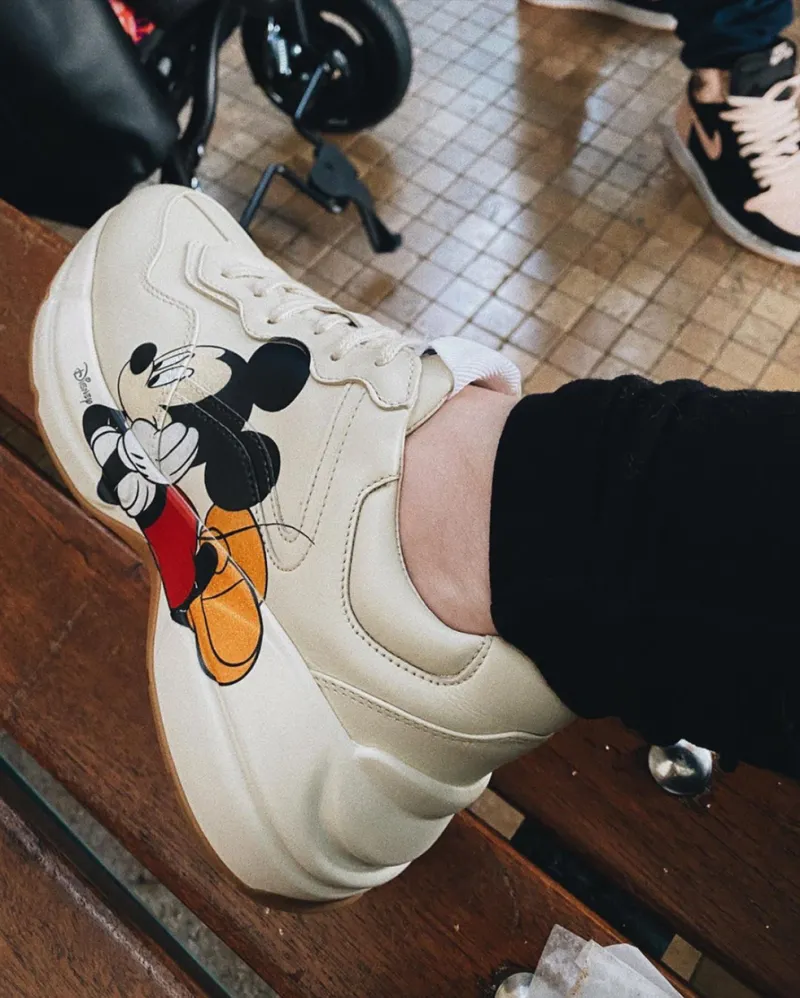 Christina-Aguilera-and-Fiance-Matthew-Rutler-Take-Kids-to-Disneyland