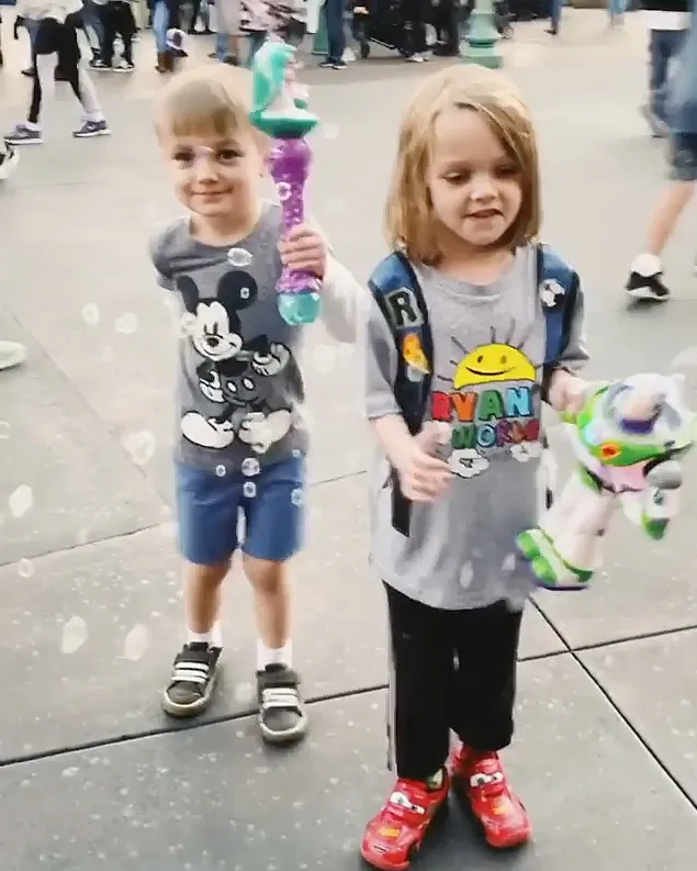 Christina-Aguilera-and-Fiance-Matthew-Rutler-Take-Kids-to-Disneyland