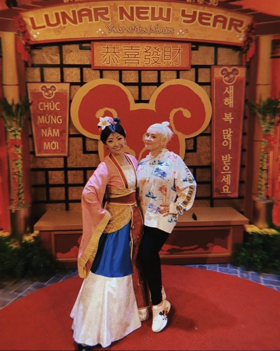 Christina-Aguilera-and-Fiance-Matthew-Rutler-Take-Kids-to-Disneyland