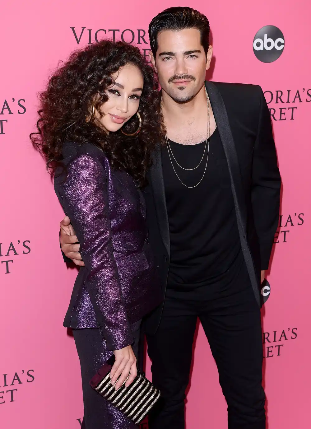 Jesse-Metcalfe-and-Jade-Albany-Spotted-'Making-Out'-at-West-Hollywood-Pub