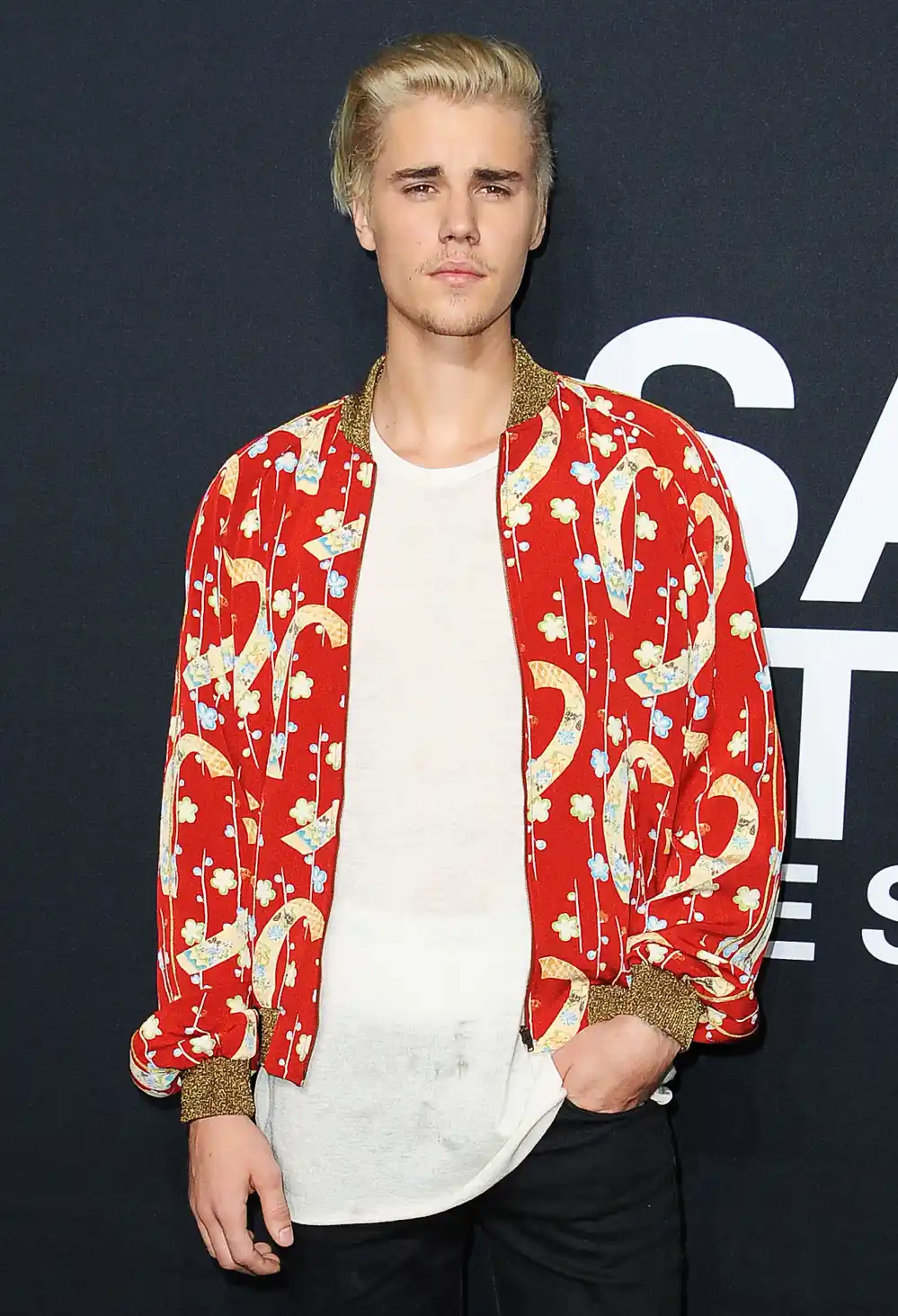 Justin Bieber Serves Tacos Fans From Yummy Food Truck