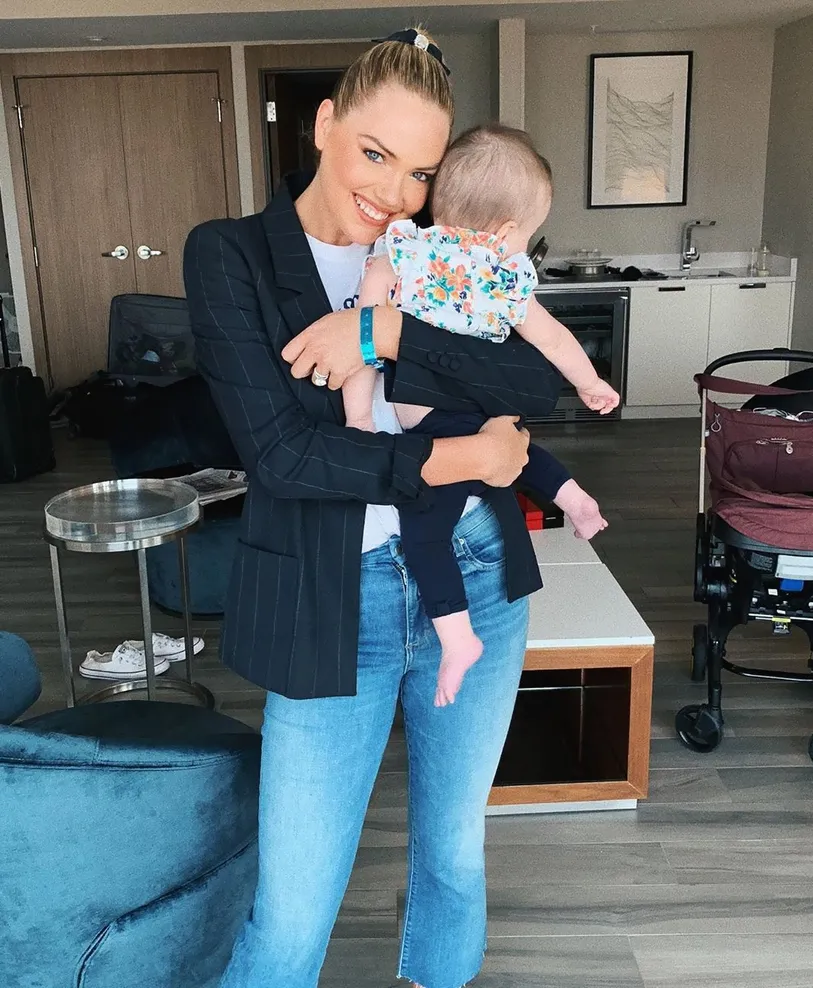 Kate-Upton-Breast-Feeds-Her-and-Justin-Verlander’s-Daughter-Genevieve