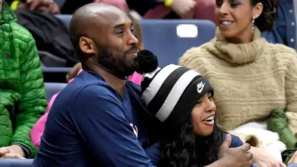 Kobe-Bryant-and-his-daughter-Gianna-Bryant-identified-helicopter-crash