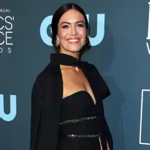 Mandy Moore Ate Costar Dinner Critics Choice Awards