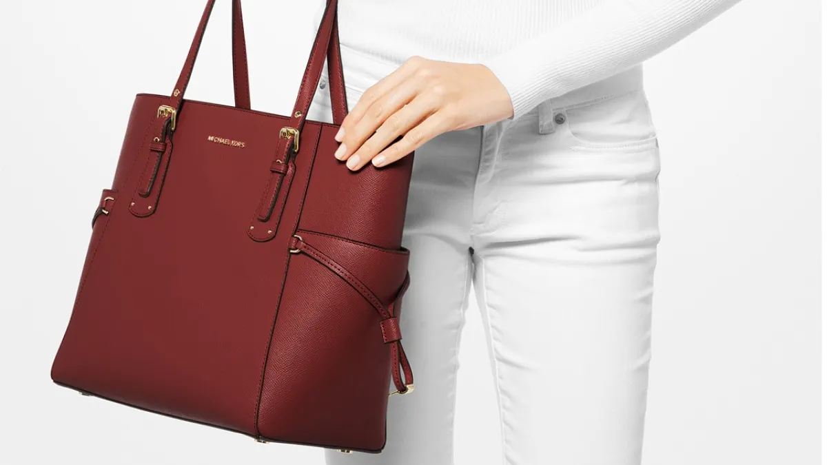 Michael Kors Voyager East West Crossgrain Leather Tote feat