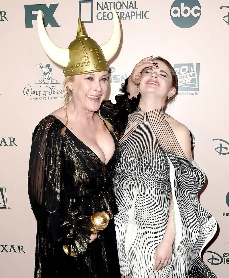 Patricia Arquette Accidentally Bruises Joey King With Her Golden Globe