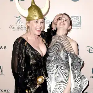 Patricia Arquette Accidentally Bruises Joey King With Her Golden Globe