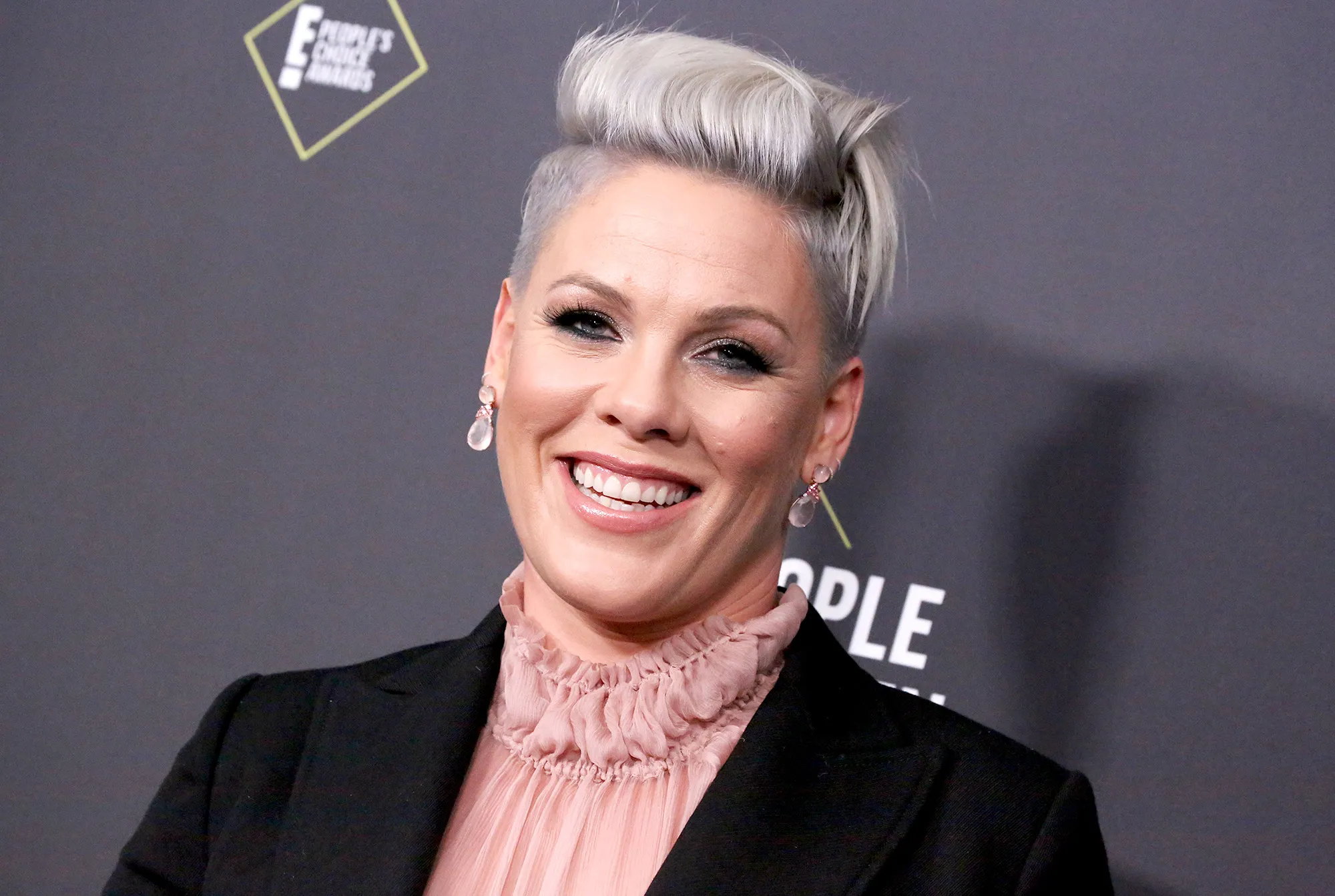 Pink Demi Lovato's Emotional Performance