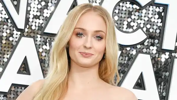 SAG Awards 2020 Trends - Hot Pink, Sophie Turner