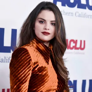 Selena Gomez Was Stung By a Jellyfish While Vacationing in Hawaii