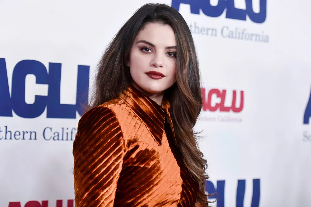 Selena Gomez Was Stung By a Jellyfish While Vacationing in Hawaii