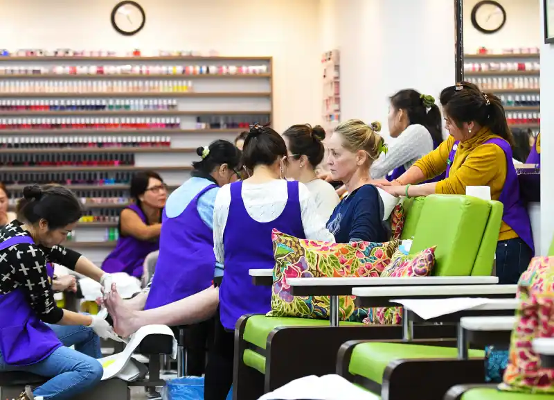 Sharon-Stone-mani-pedis