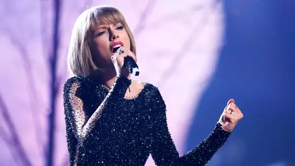 Taylor Swift Performs at Grammys 2016