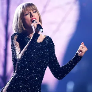 Taylor Swift Performs at Grammys 2016