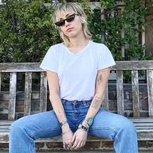 Miley Cyrus Debuts New Short Haircut for the New Year, Teases New Music