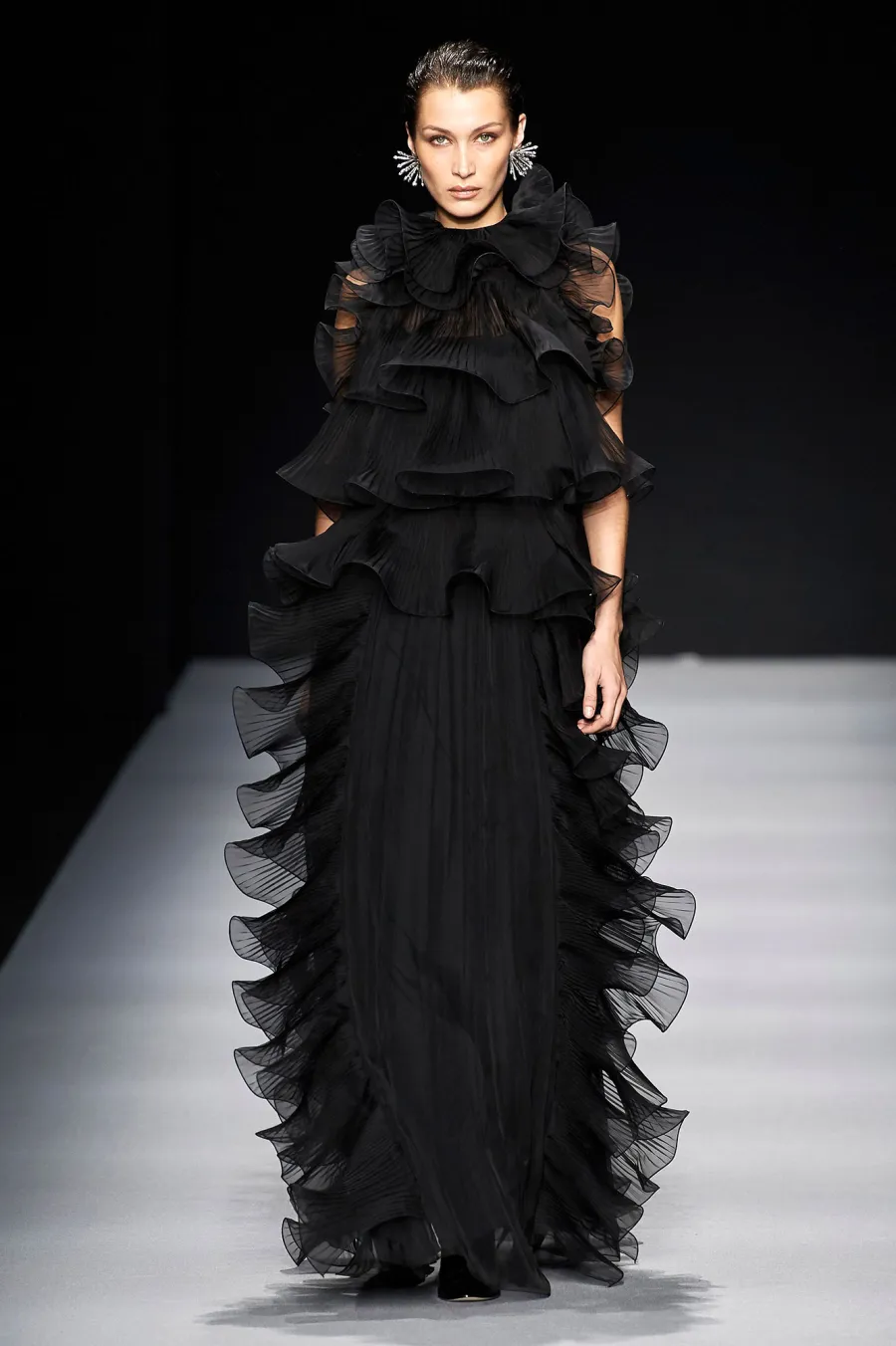 Alberta Ferretti Bella Hadid Has Been Slaying on the Fall-Winter 2020 Runway