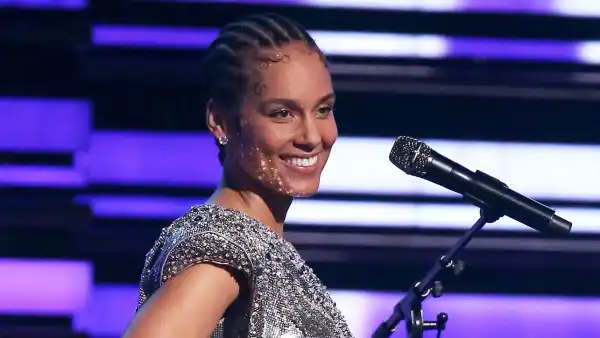 Alicia Keys Grammys 2020 Beauty, Get Tressed With Us
