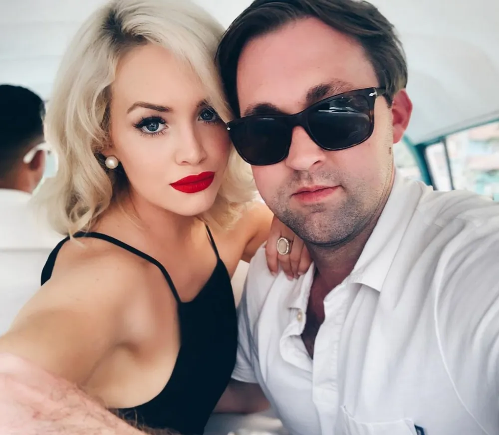 Bachelor-in-Paradise&rsquo;s-Jenna-Cooper-Has-Adorable-Gender-Reveal-1-Month-After-Pregnancy-Announcement