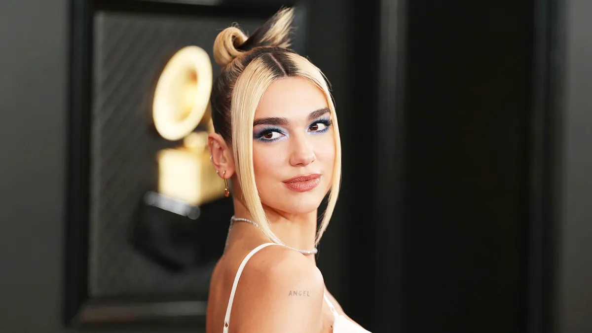 Dua Lipa at the Grammys 2020 Dua Lipas Side Swept Bangs Were an Accident