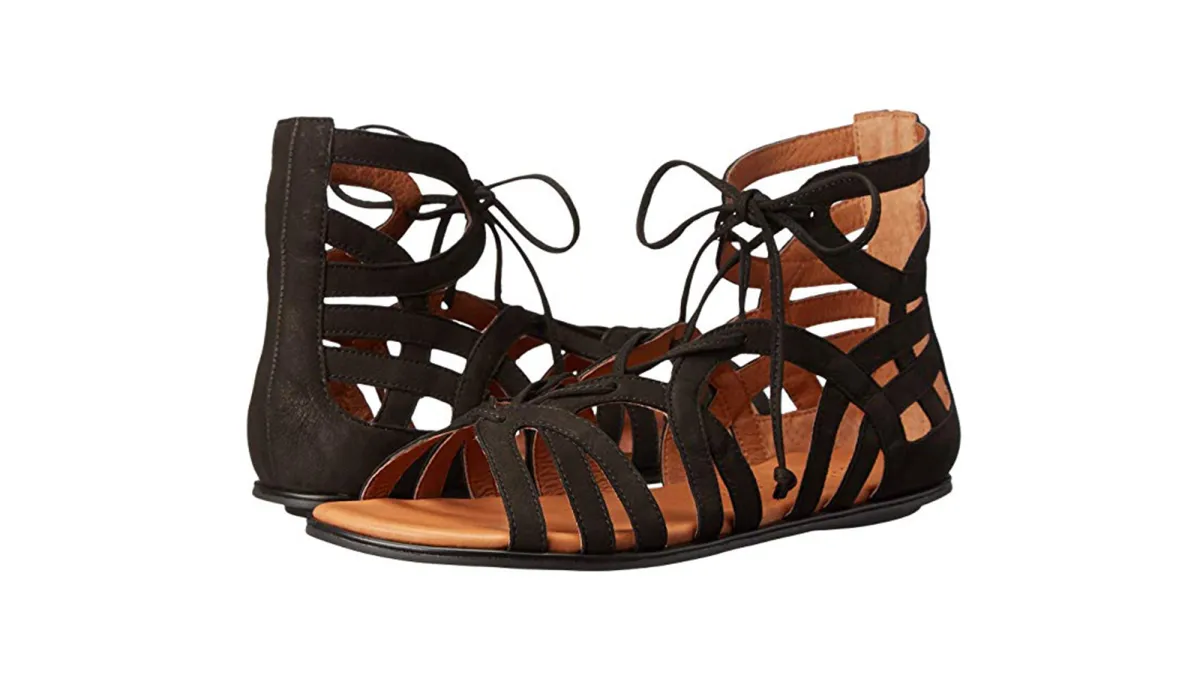 Gentle Souls by Kenneth Cole Break My Heart 3 (Black)