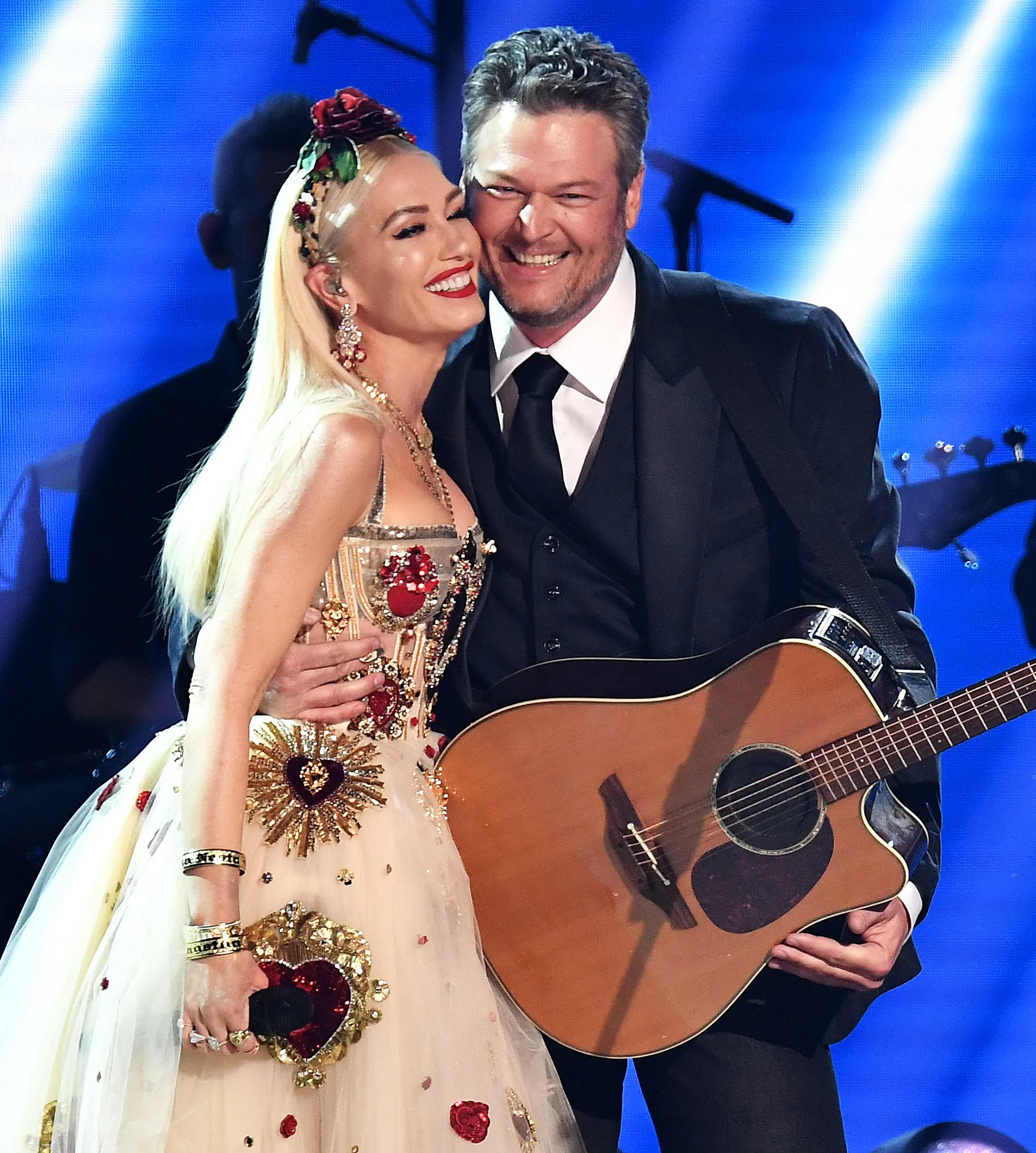 Gwen-Stefani-Climbs-All-Over-Blake-Shelton-During-Surprise-Duet-in-Las-Vegas