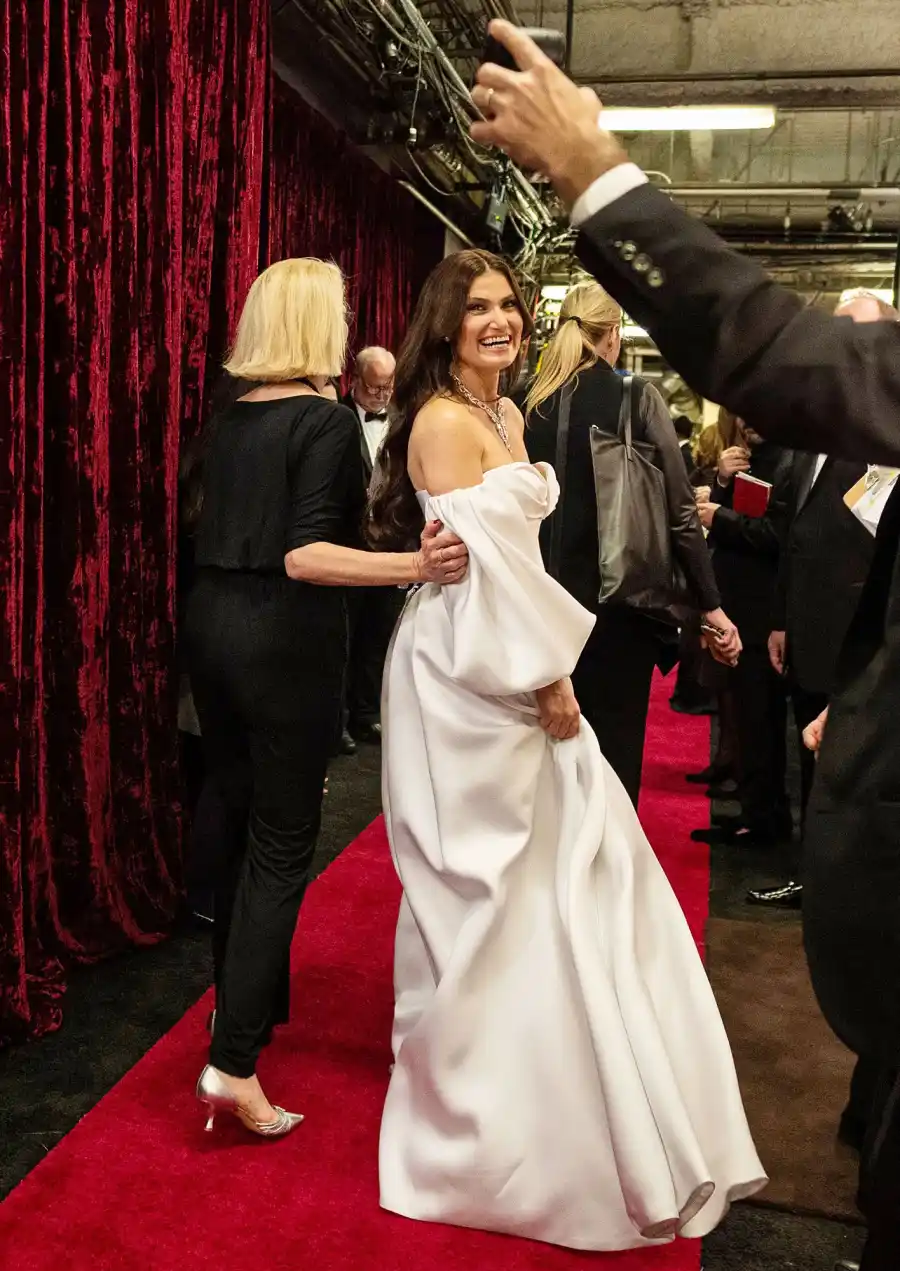Idina Menzel Unseen Moments at Oscars 2020
