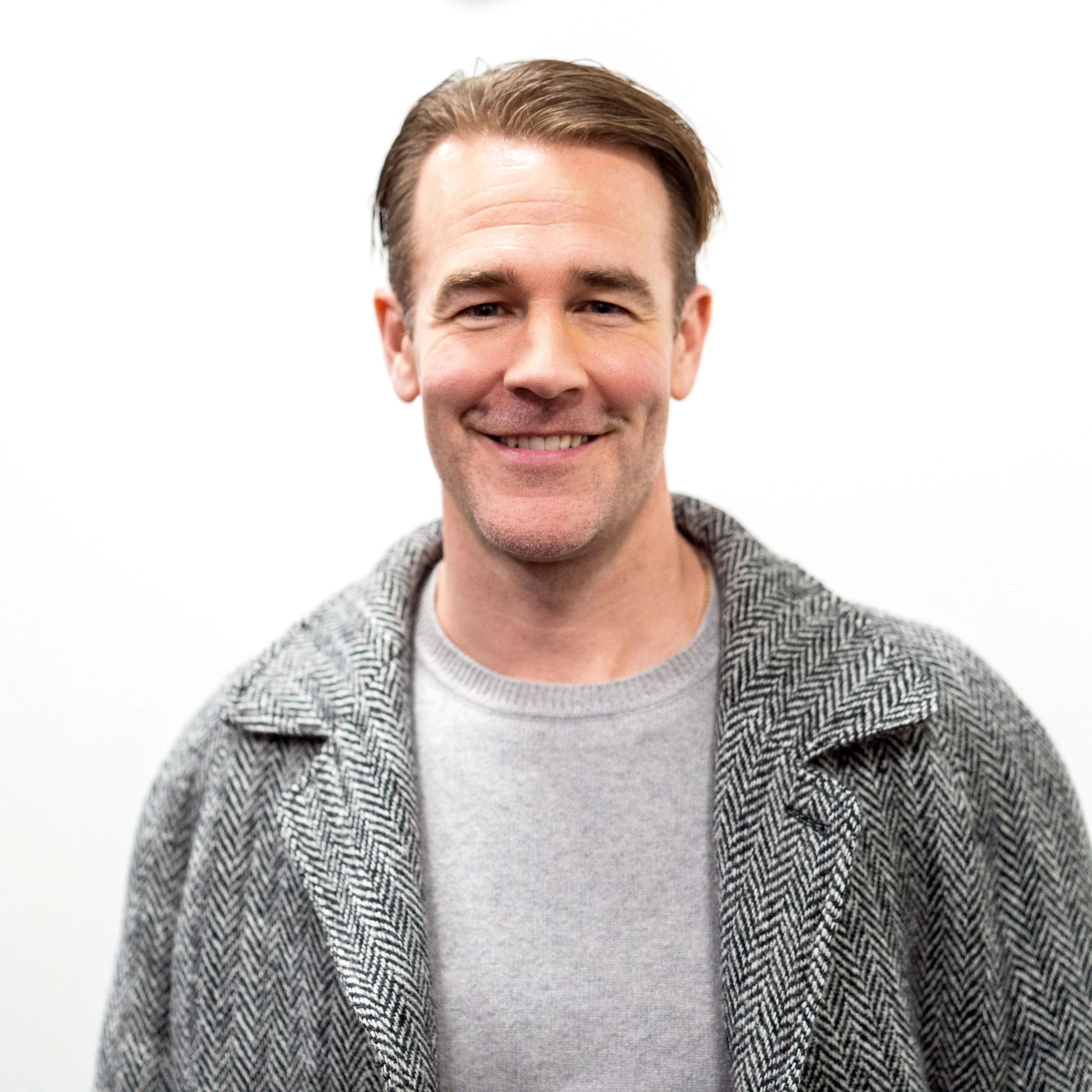 James Van Der Beek Hilariously Explains Dawson’s Creek to His Daughter — With a Twist
