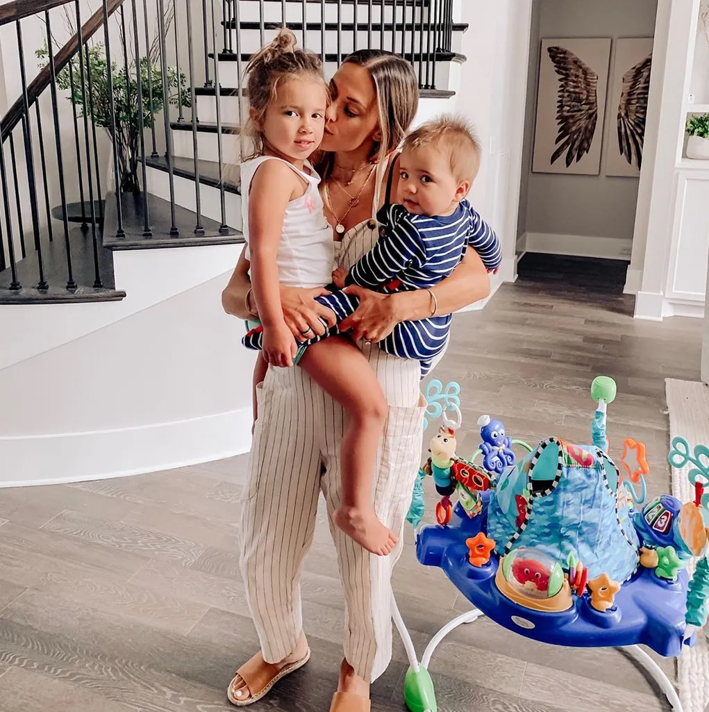 Jana-Kramer-Slams-Mommy-Shamers