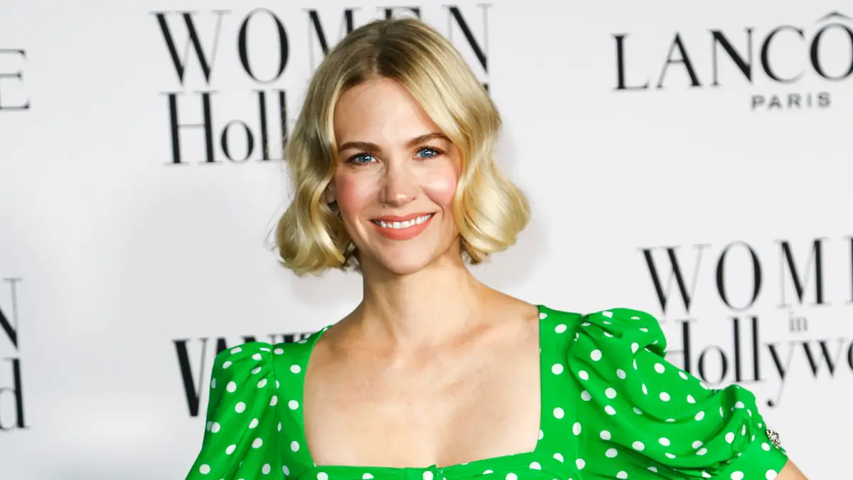 January-Jones-Loves-to-Cook-for-Her-Son-Xander
