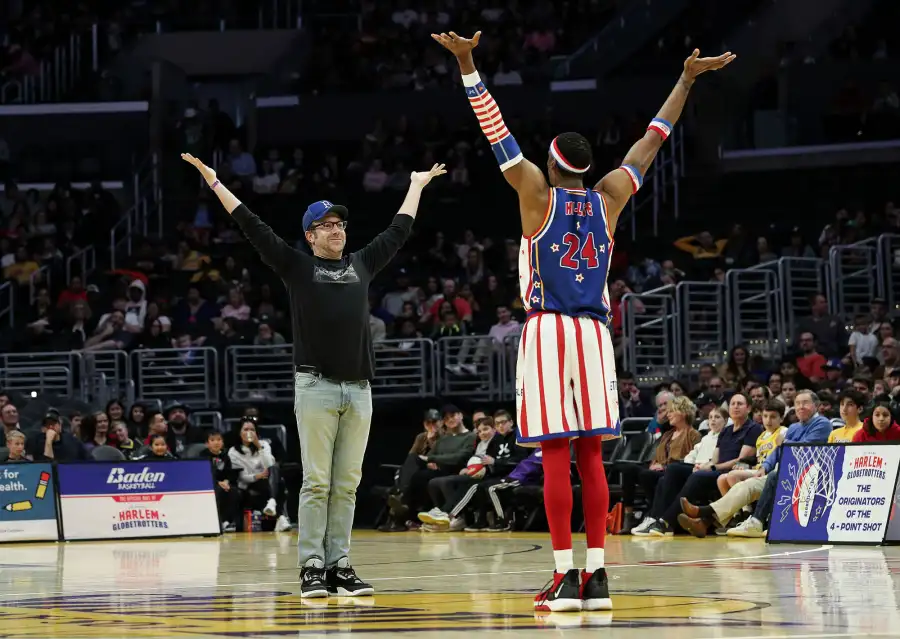 Jason Sudeikis, Olivia Wilde and Their Kids Played With the Globetrotters