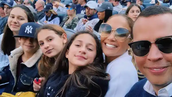 Jennifer Lopez Says Dinnertime With Alex Rodriguez and Kids Is ’Sacred’