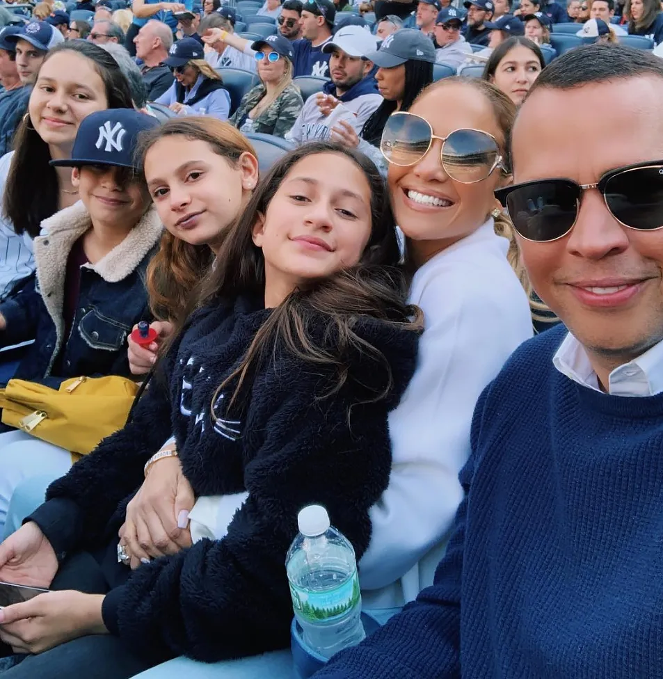 Jennifer Lopez Says Dinnertime With Alex Rodriguez and Kids Is &rsquo;Sacred&rsquo;